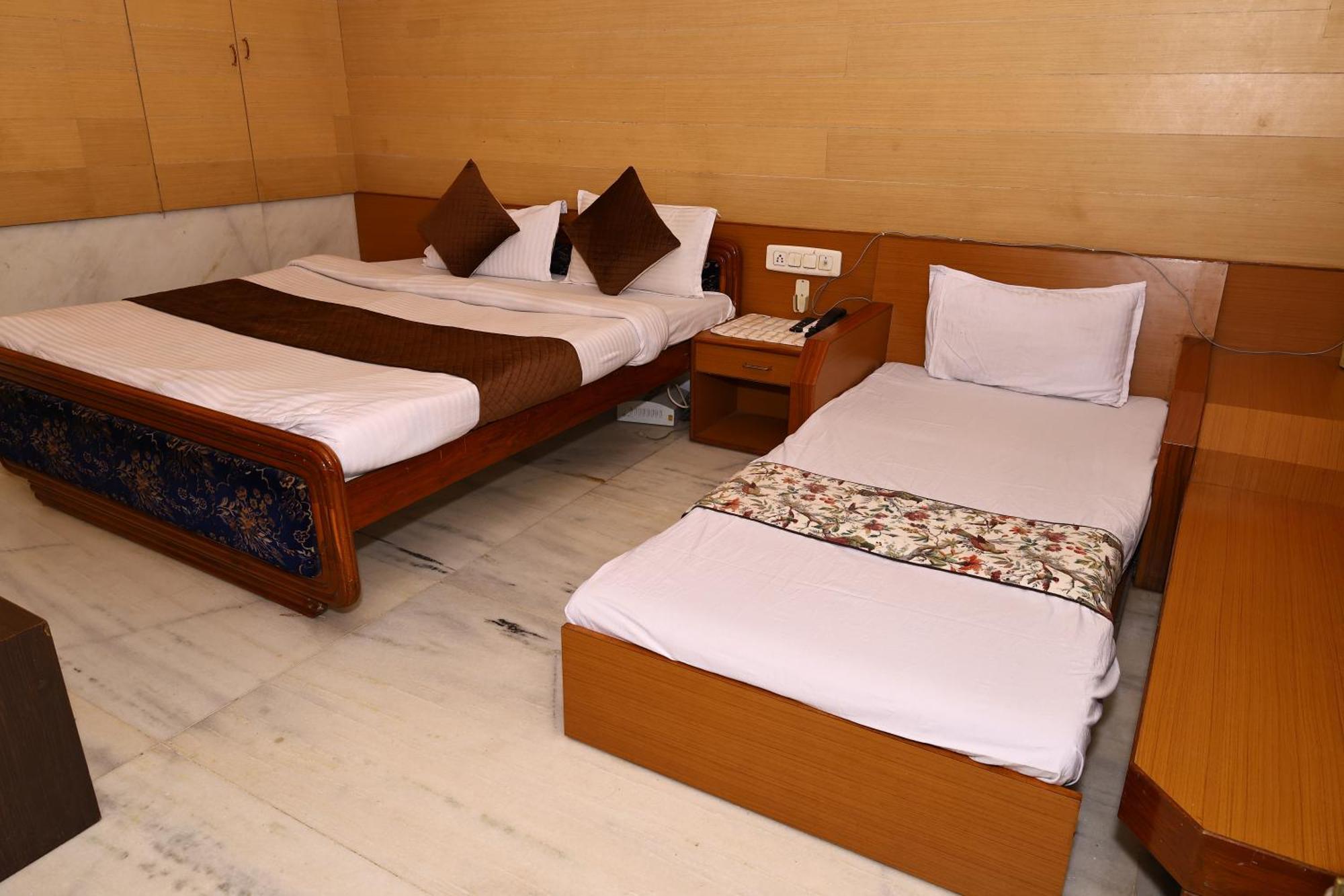 Hotel Suncity By Sharnam Nāthdwāra Extérieur photo