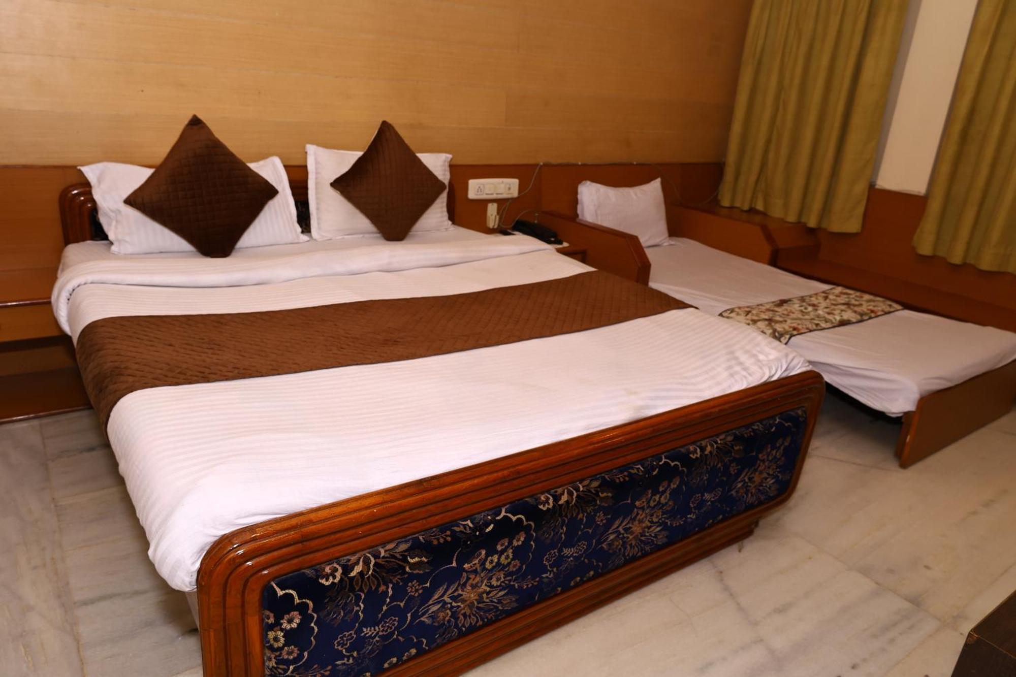 Hotel Suncity By Sharnam Nāthdwāra Extérieur photo